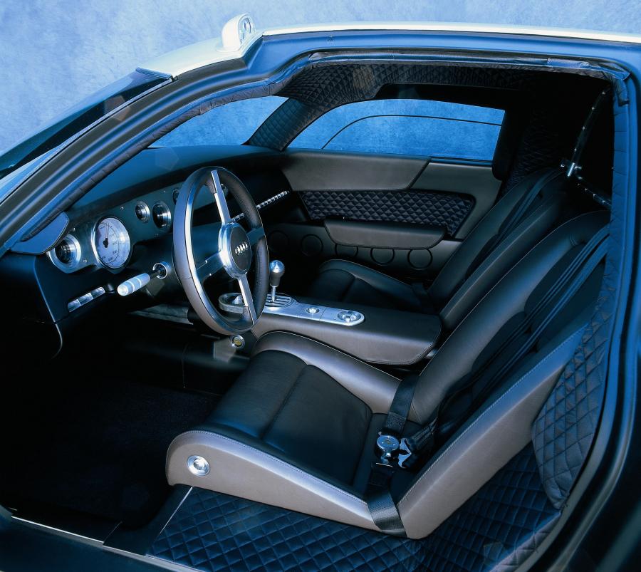 Интерьер Audi Rosemeyer Concept 2000 года  (фото 6 из 7)